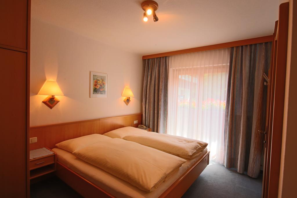Single Room Balcony,109753878:JPEG