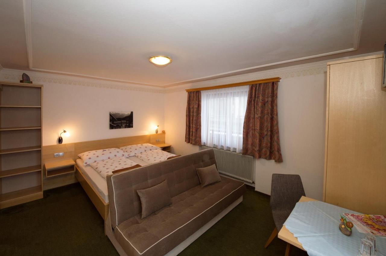 Deluxe Double Room Balcony,1411800335:JPEG